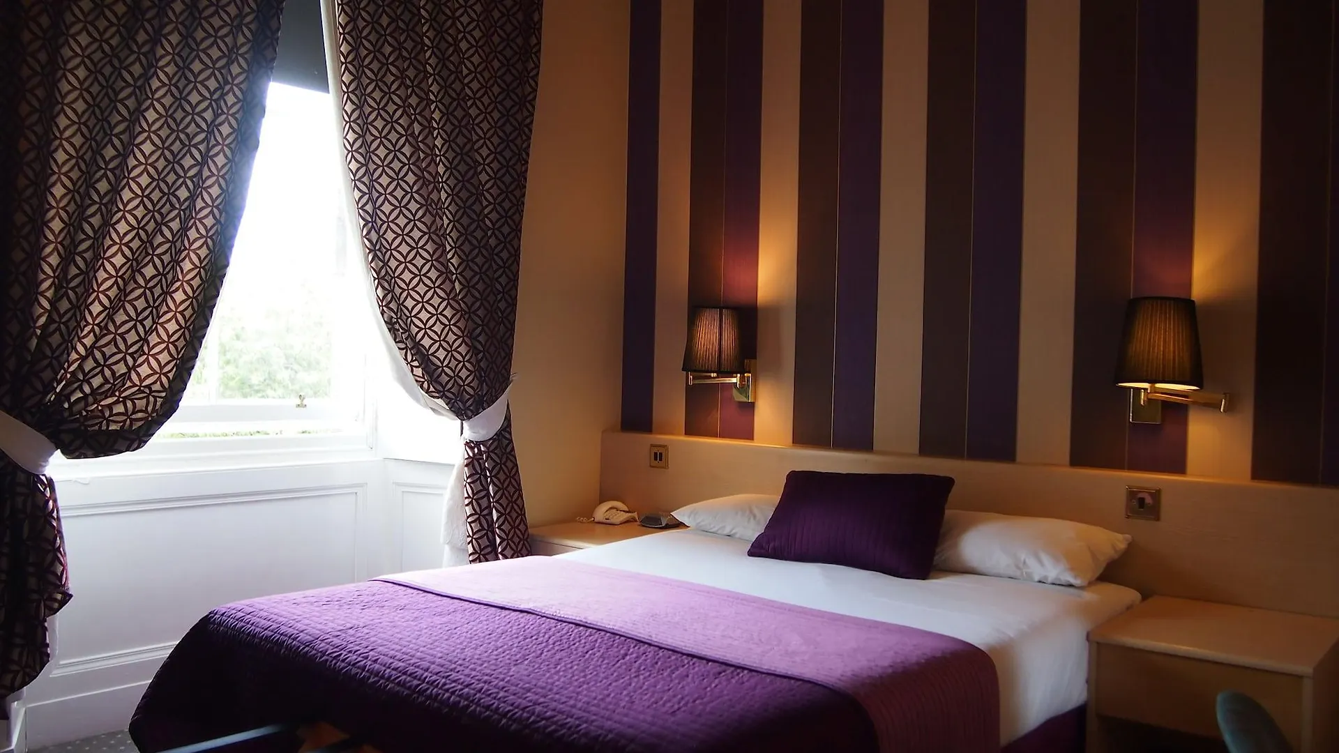 Thistle Hotel Edinburg 3*,